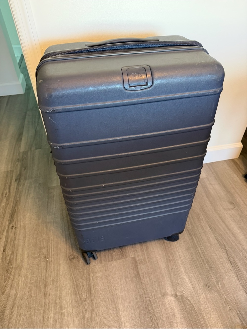 BEIS Navy Hard-Shell Spinner Carry-On